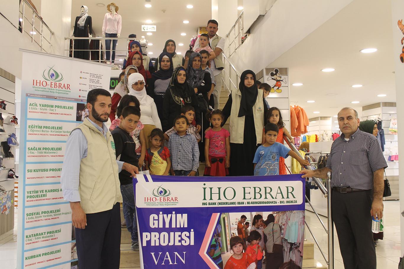 IHO EBRAR Vanlı çocukların yüzünü güldürdü IHO EBRAR Vanlı çocukların yüzünü güldürdü